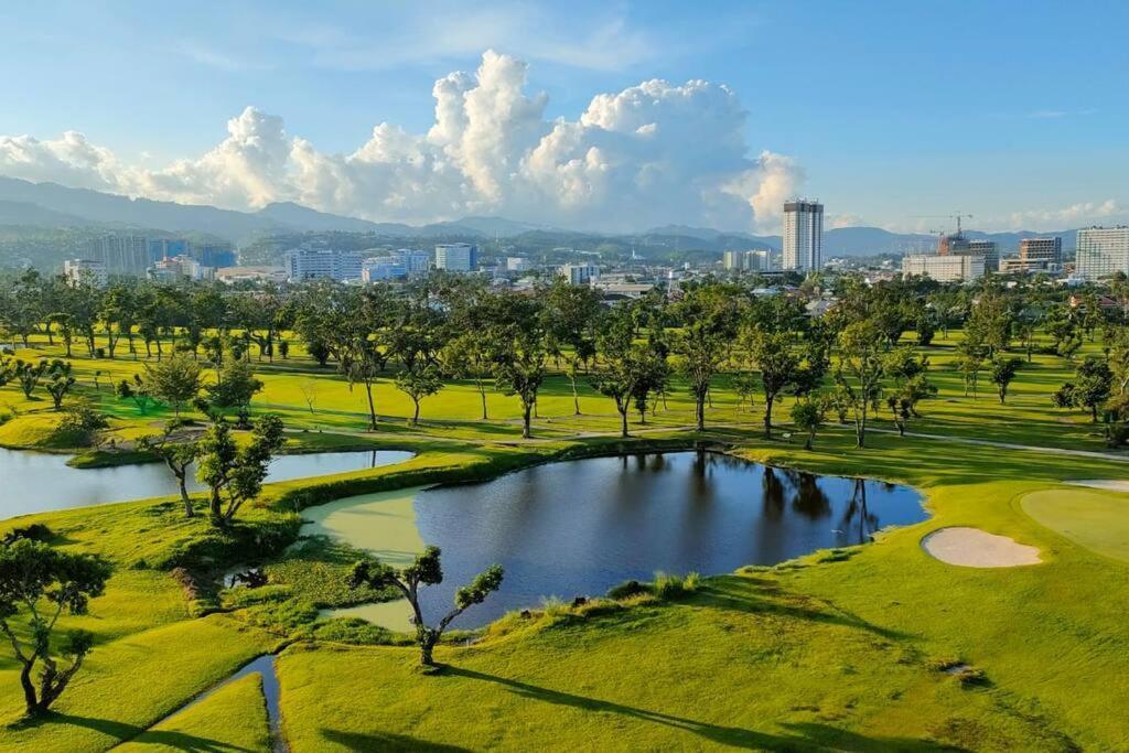 Dreamy 2Br Condo, With A Golf Course View Cebu Stadt Exterior foto